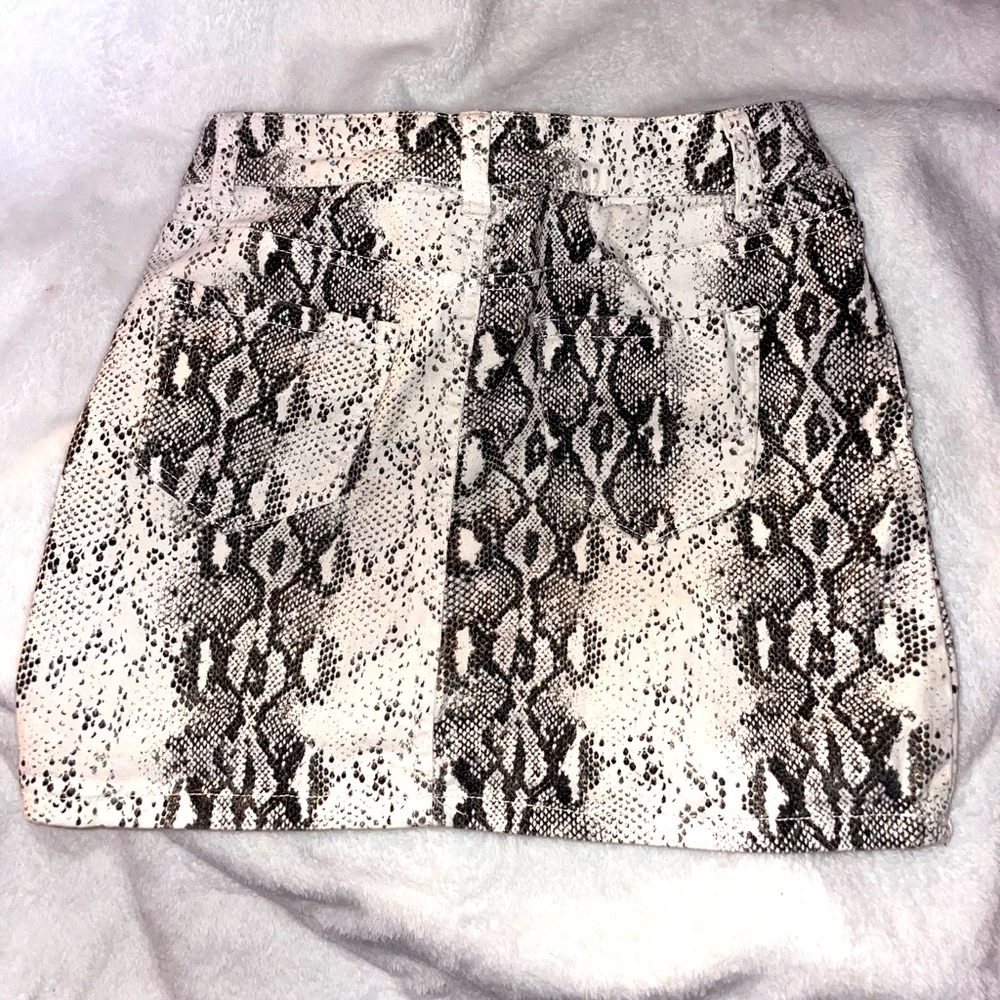 Snake skin print mini skirt by Blue Spice XSMALL🫶🏽